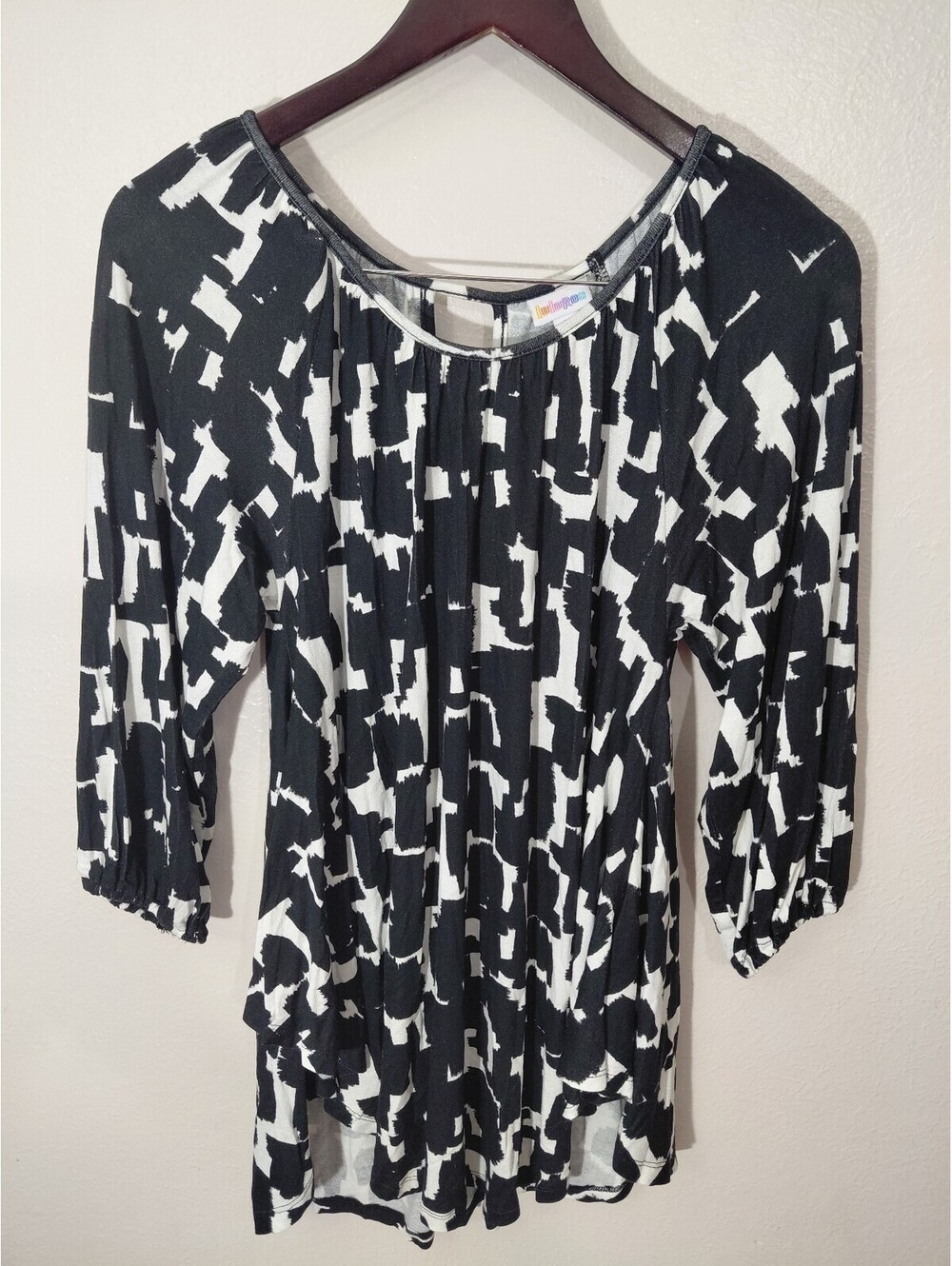 LuLaRoe Joani Black and White Abstract Print Medium Tunic Top